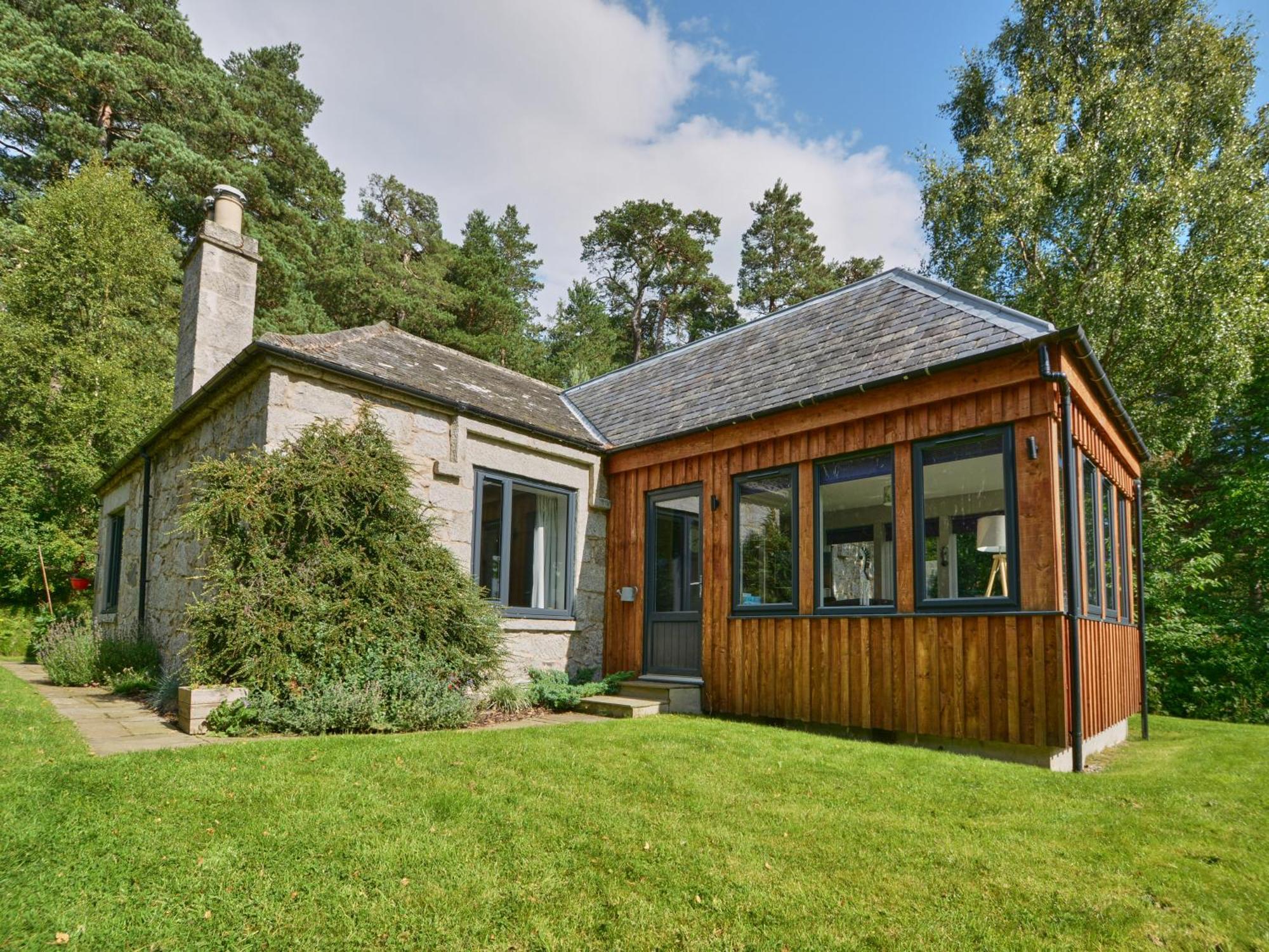 Amazing Cottage With Private Indoor Swim Pool And Hot Tub Grantown-on-Spey Eksteriør billede
